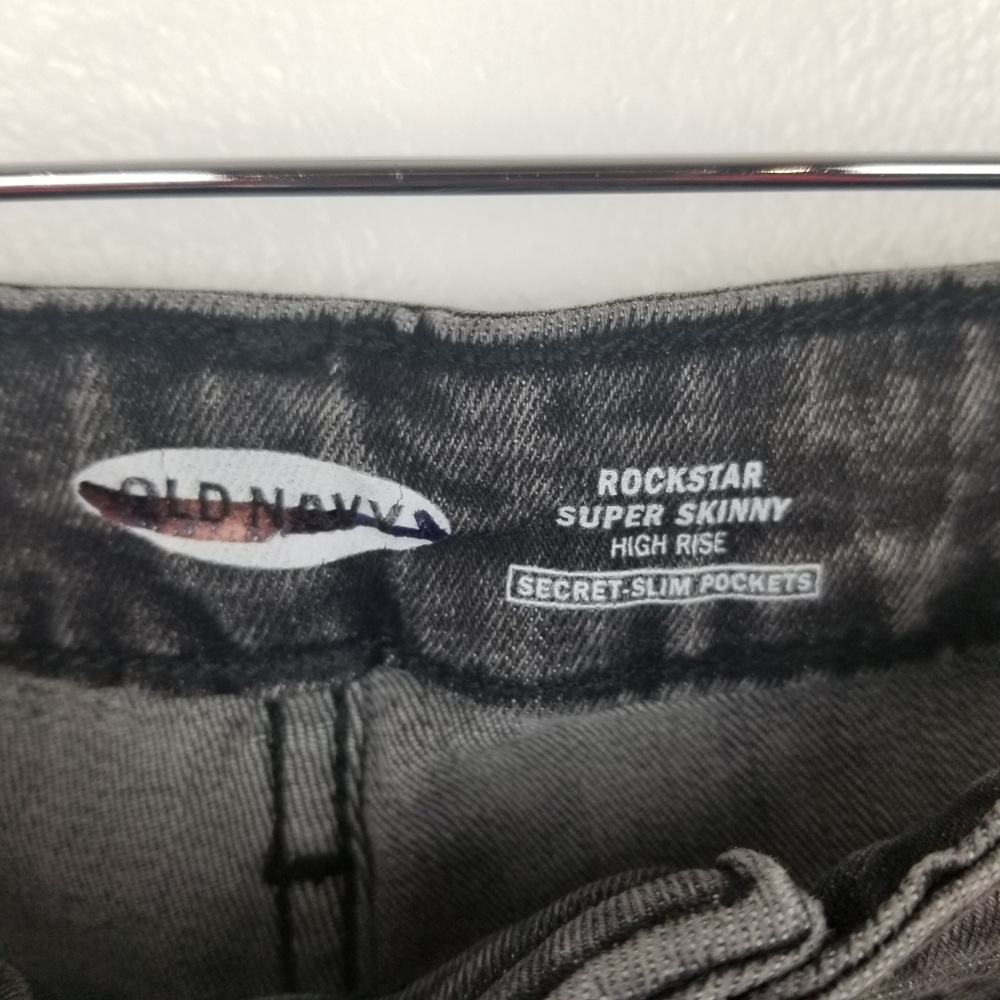 Old Navy High-Waisted Button-Fly Skinny Jeans - Picture 8 of 8